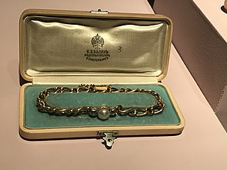 Chain Bracelet in the Case