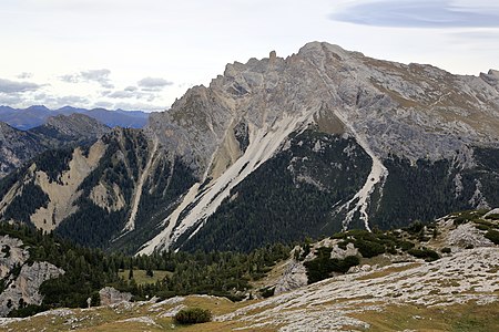 mit dem Glanvellturm am Dürrenstein und dem Sarlkofel bei Toblach