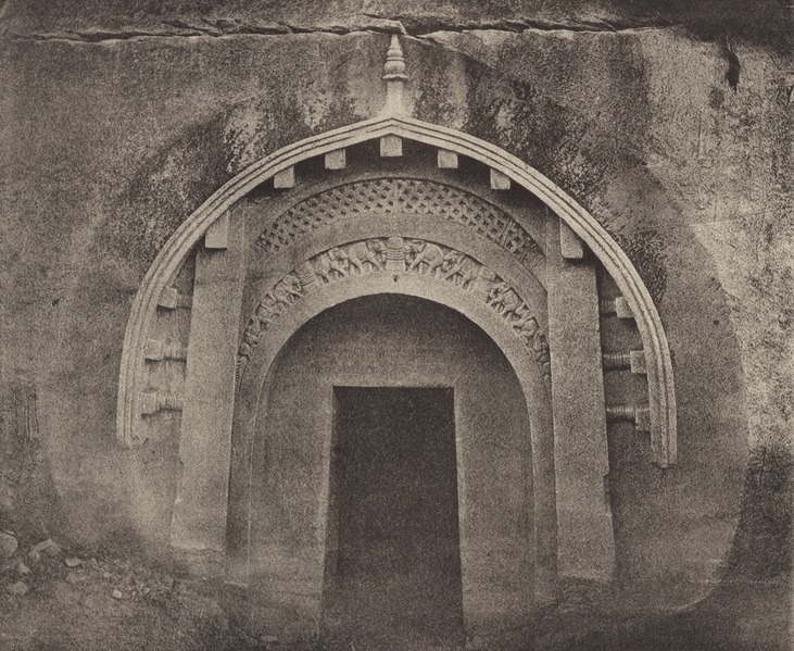 File:KITLV 87913 - Unknown - As of the Lomas Rishi cave in British India - 1897.tif