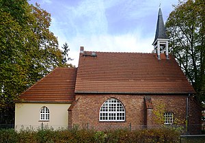Kirche Staaken-Gartenstadt Seitenansicht.JPG