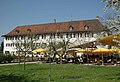 Klosteret i Dornach ligger rett ved togstasjonen Dornach-Arlesheim.