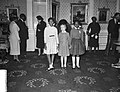 Laatste dag bezoek president Tubman . Prinses Marijke met dochtertje (rechts) en, Bestanddeelnr 908-0752.jpg