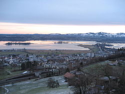 Pfäffikon sijaitsee Zürichinjärven etelärannalla.