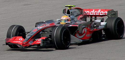 Lewis Hamilton in actie voor McLaren in de GP van Maleisië in 2007.