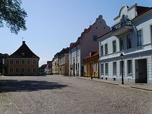 Residensen har været landshøvdingens tjenestebolig siden 1686. 
 Det er beliggende ved Lilla Torget og Ölandsgatan i Kalmar. 
 Ved torvet ligger også Domprostgården fra 1657-67 og Borgmästaregården.