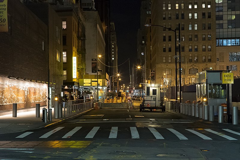 File:Lonely booth. (26134074281).jpg