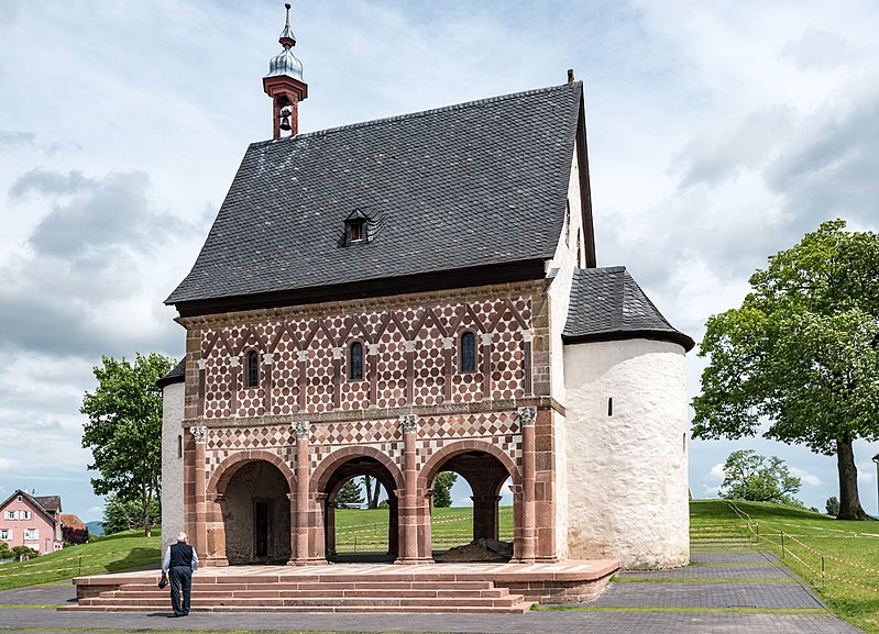 File:Lorsch, Kloster, Torhalle, Ansicht von Westen 20170609 011.jpg