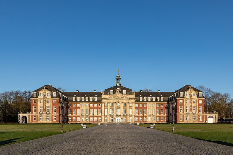 File:Münster, Fürstbischöfliches Schloss -- 2018 -- 1945.jpg