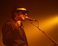 Matthieu Chedid during a concert with Vanessa Paradis at Châteauroux in November 2007