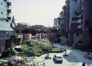 Place de l'Alma in 1982. Metro Alma jun 1982 17.jpg