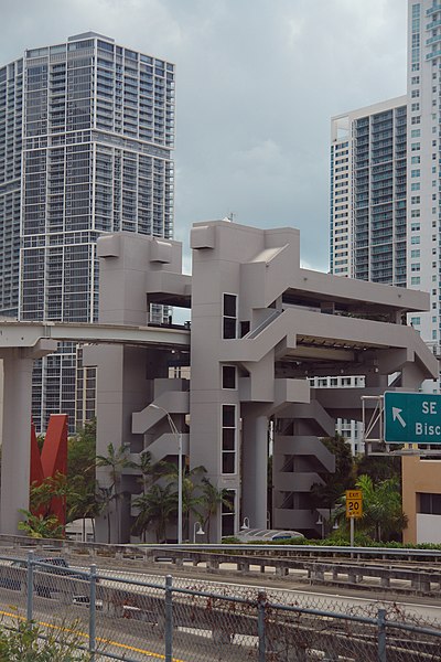 File:Miami-Metromover-Riverwalkstation.jpg