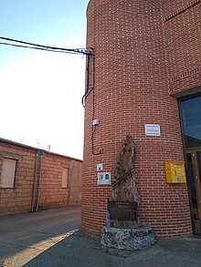Monumento a la cantante en Colinas de Trasmonte.