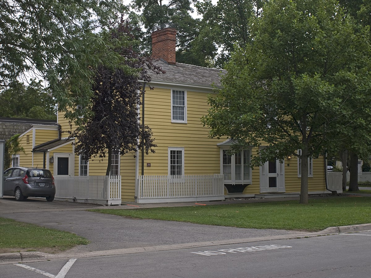 Дом мура. Мур фото здания. Bair-Stokes House, Arcata CA.