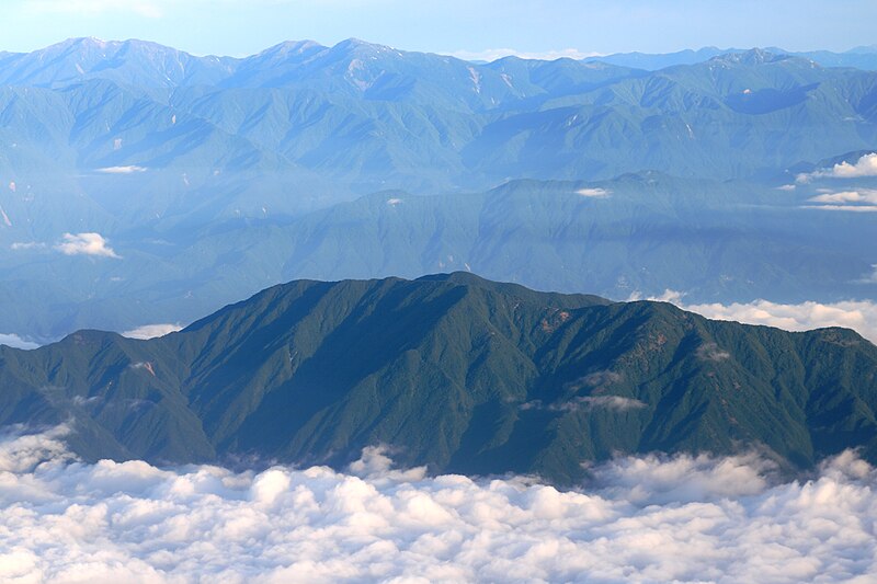 File:Mount Kenashi from Mount Fuji (2018-07-03).jpg