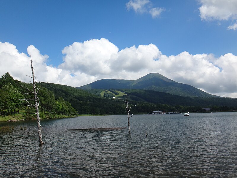 File:Mt.Tateshina from Lake Megami.jpg