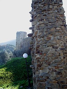 Les murs et Rocca di Scarlino.jpg