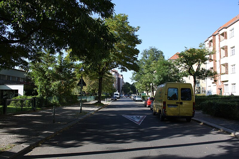 File:Neukölln Donaustraße.JPG