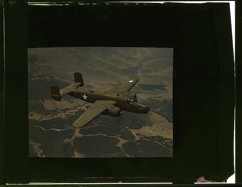 File:North American Aviation's B-25 medium bomber, Inglewood, Calif. (LOC).jpg