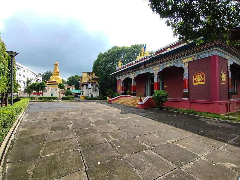 File:Nyingma monastery - Bodh Gaya (2).jpg