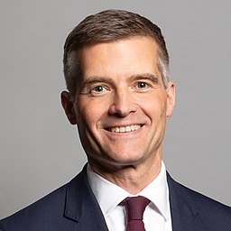 Official portrait of Rt Hon Mark Harper MP crop 3