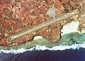 沖永良部空港（鹿児島県和泊町）付近の空中写真。（1977年撮影）