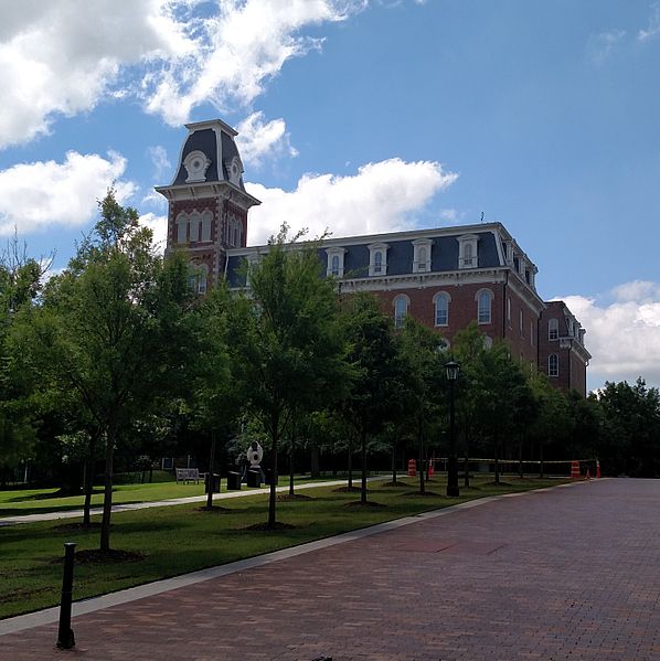 File:Old Main, Summer 2015 001.jpg