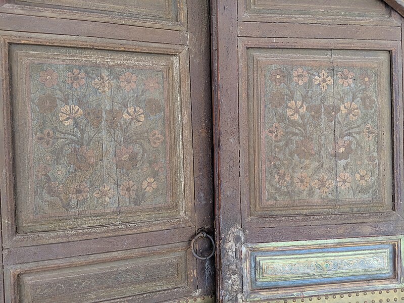 File:Painted doors.jpg