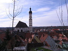 Panorama de la ville avec le clocher de l'église de l'Assomption