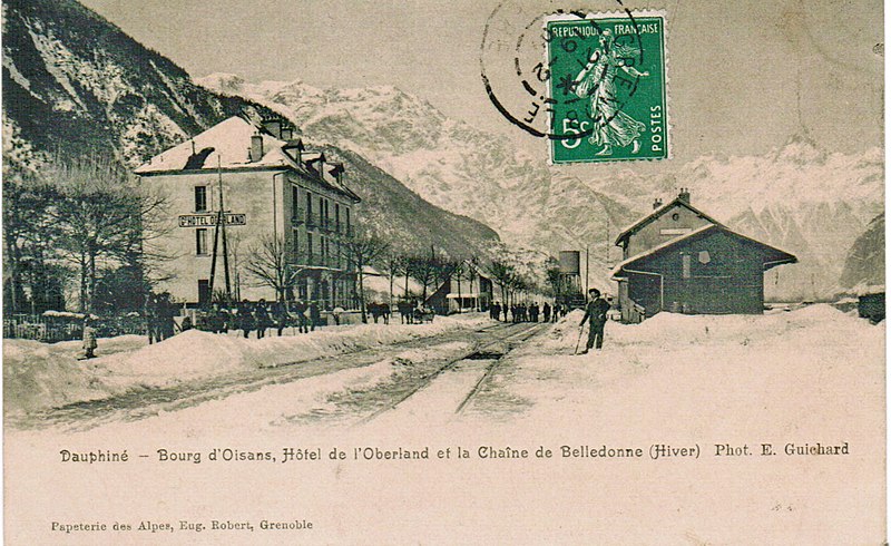 File:Papeterie des Alpes - Dauphiné - Bourg d'Oisans, Hotel de l'Oberland et la Chaine de Belledonne (Hiver).jpg