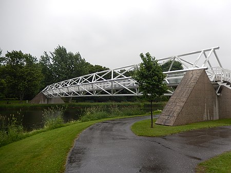 Passerelle Armand-Vaillancourt 02.JPG