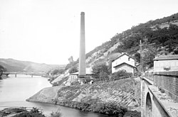 Penchot, usine hydraulique sur le Lot alimentant Decazeville, 4 juin 1898 (3084449494).jpg