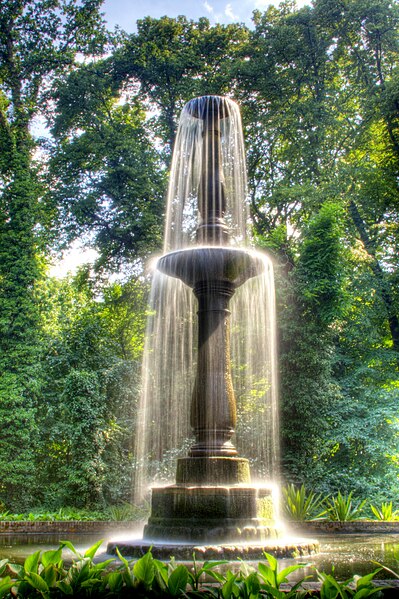 صورة:Pfaueninsel fountain.jpg