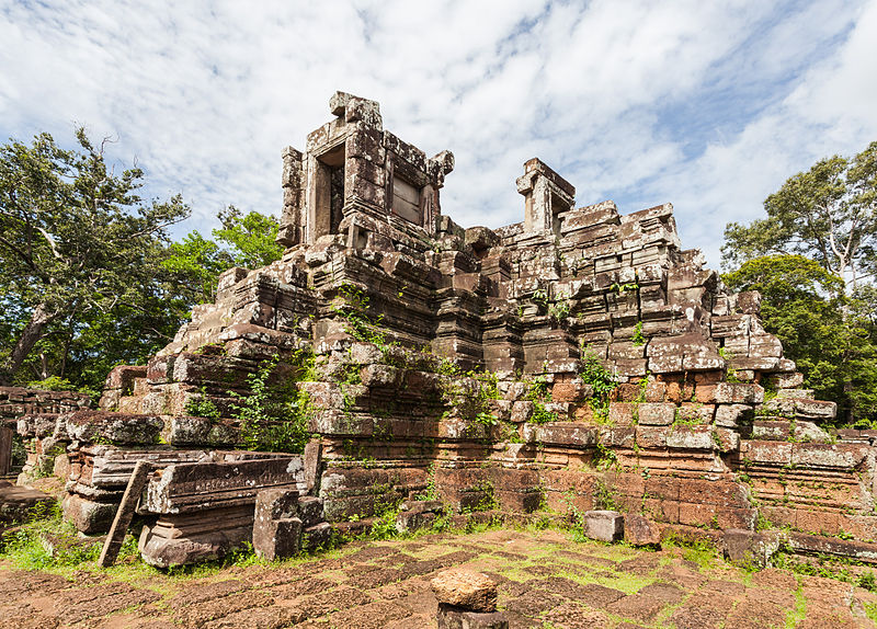 File:Phimeanakas, Angkor Thom, Camboya, 2013-08-16, DD 09.jpg