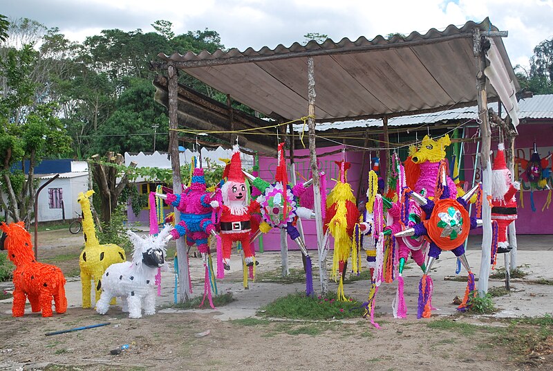 File:PiñatasRoadStand.JPG