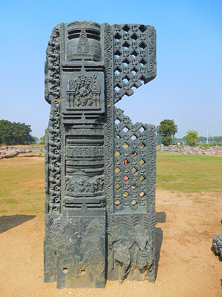 File:Pillar at Warangal Fort.jpg