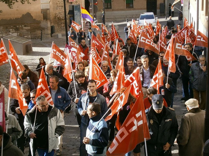 File:Plaza Zocodover en Toledo.jpg