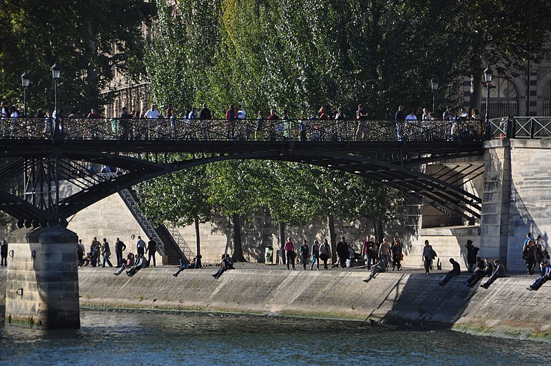 File:Pont des Arts 5, Paris 2012.jpg