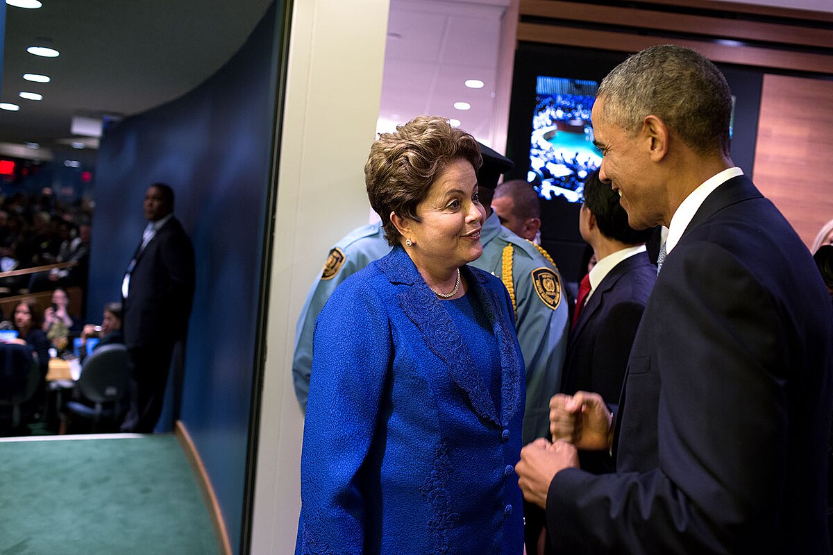 File:President Barack Obama greets President Dilma ...