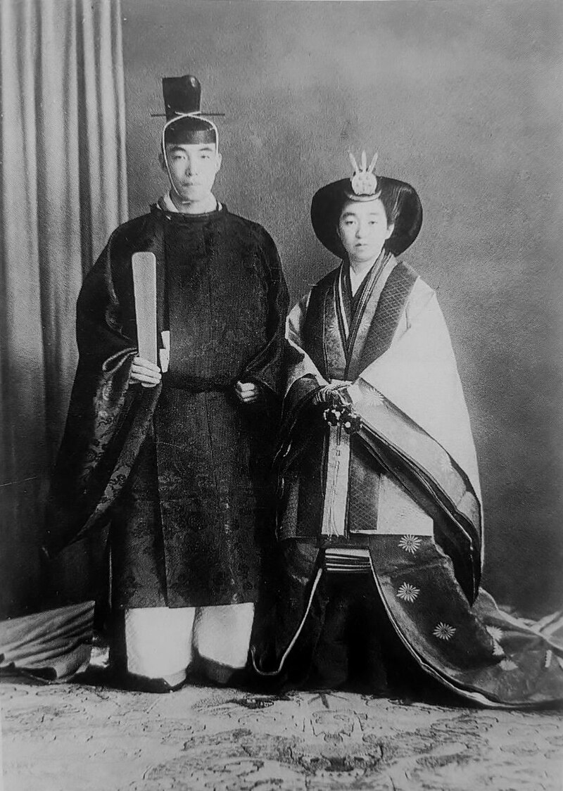 File:Princess Shigeko & Prince Morihiro of Higashikuni 1943.jpg 