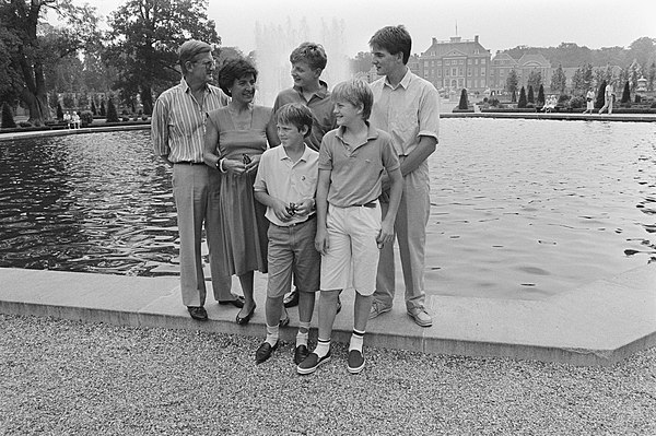 Family portrait with Prince Bernhard (centre, back row) in 1986