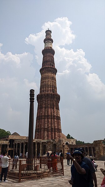 File:Qutub Minar and Iron pillar of Delhi vrtmrgmpksk (2).jpg