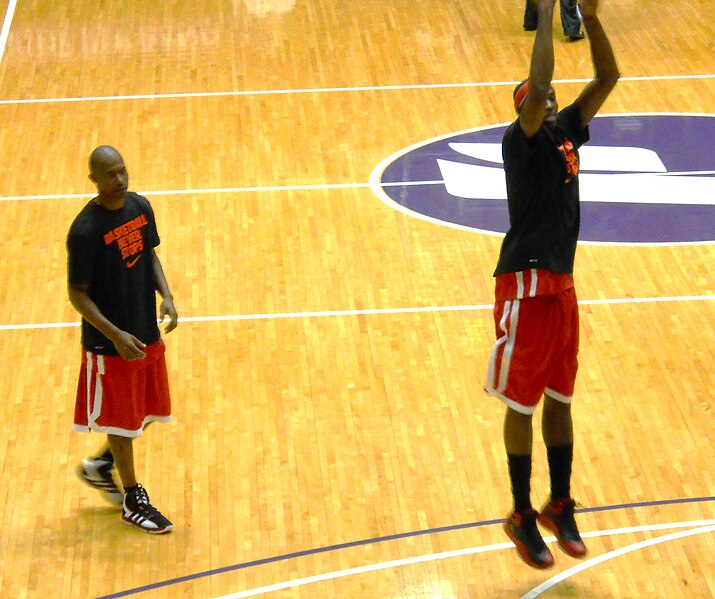 File:RCBCshootaround2.jpg