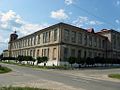 Het gebouw van de voormalige adellijke school