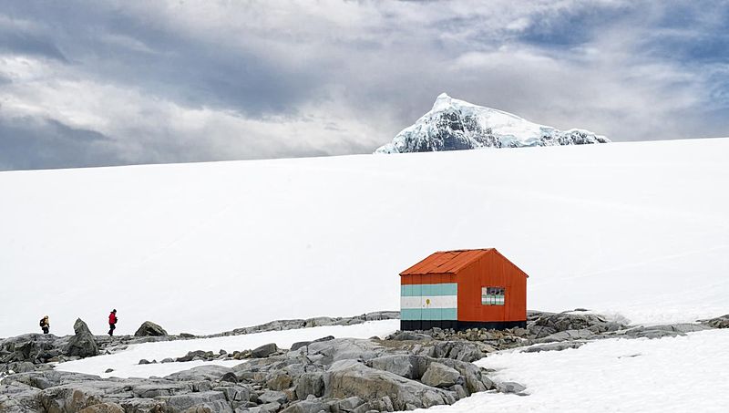 File:Refugio Bahia Dorian, Antarctica.jpg