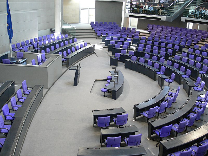 File:Reichstag Plenarsaal des Bundestags.jpg