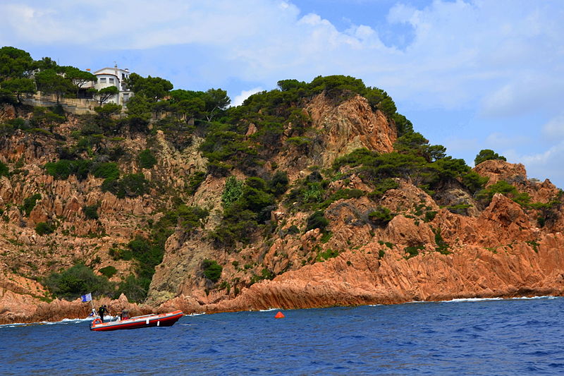 File:Roques granítiques a s'Agaró (Baix Empordà) - 1.jpg