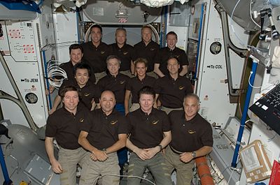 STS-127 group picture 03.jpg