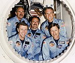Џо Енгл (доле лево) као командант мисије СТС-51-И, са својом посадом, 1985. године