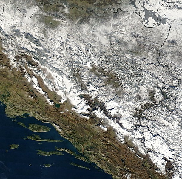 Fasciculus:Satellite image of Bosnia and Herzegovina in December 2002.jpg