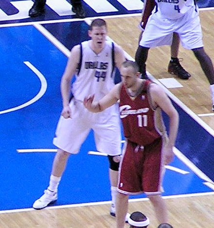 Bradley (left) with the Mavericks in 2005